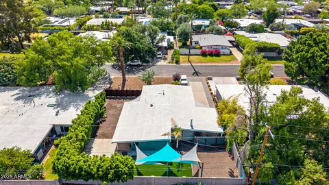 View/Area - 5739 N 11th St, Phoenix, AZ 85014 photo 9 of 12