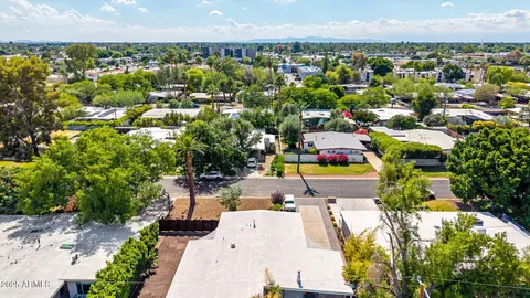 View/Area - 5739 N 11th St, Phoenix, AZ 85014 photo 8 of 12