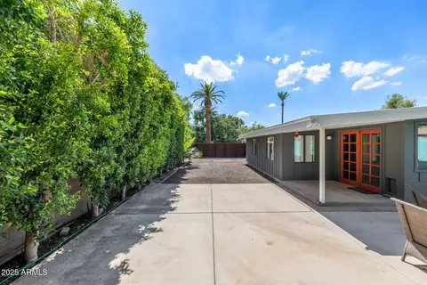 Exterior - 5739 N 11th St, Phoenix, AZ 85014 photo 10 of 17