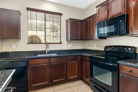 Kitchen - 4716 E Red Oak Ln #102, Gilbert, AZ 85297 photo 2 of 4