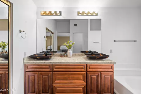 Bath - 6516 E Rochelle St, Mesa, AZ 85215 photo 2 of 5
