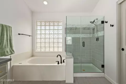 Bath - 453 E Baylor Ln, Gilbert, AZ 85296 photo 2 of 4