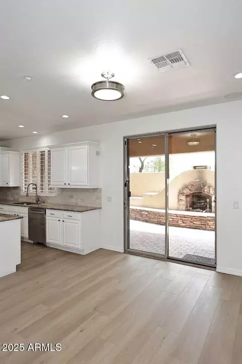 Kitchen - 3931 E Crest Ln, Phoenix, AZ 85050 photo 5 of 5