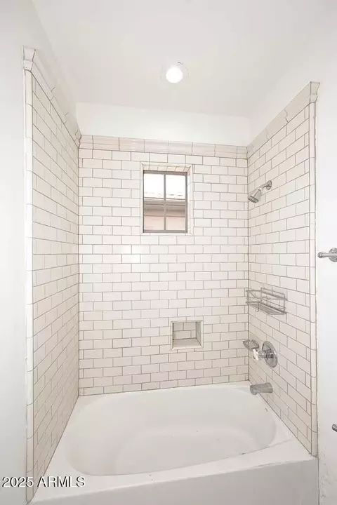 Bath - 3931 E Crest Ln, Phoenix, AZ 85050 photo 2 of 7