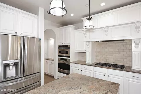 Kitchen - 3931 E Crest Ln, Phoenix, AZ 85050 photo 3 of 5
