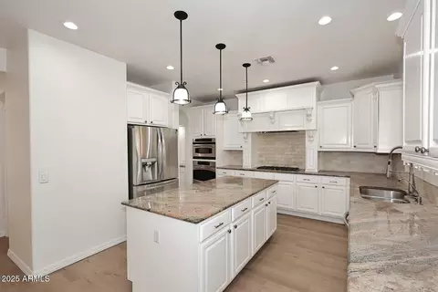 Kitchen - 3931 E Crest Ln, Phoenix, AZ 85050 photo 2 of 5