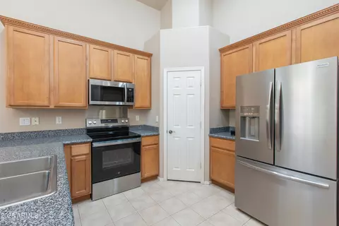 Kitchen - 11419 Ellis St, Mesa, AZ 85207 photo 3 of 8
