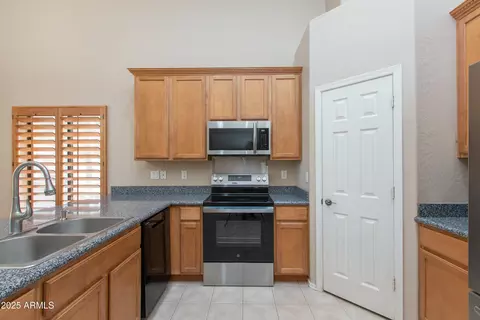 Kitchen - 11419 Ellis St, Mesa, AZ 85207 photo 2 of 8