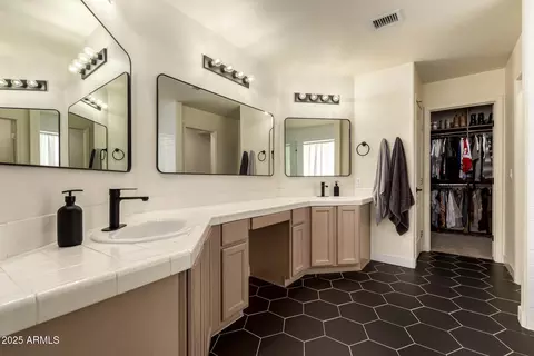 Bath - 1421 E Charleston Ave, Phoenix, AZ 85022 photo 2 of 5