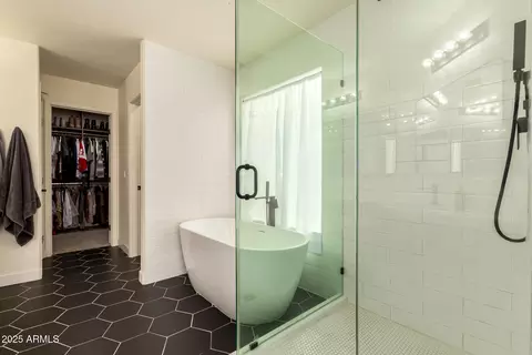 Bath - 1421 E Charleston Ave, Phoenix, AZ 85022 photo 3 of 5
