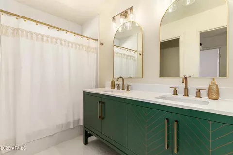 Bath - 1421 E Charleston Ave, Phoenix, AZ 85022 photo 5 of 5