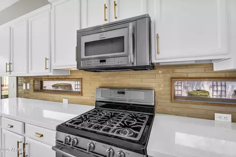 Kitchen - 4121 E Patrick St, Gilbert, AZ 85295 photo 3 of 4