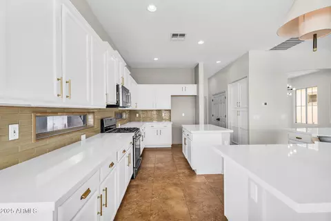 Kitchen - 4121 E Patrick St, Gilbert, AZ 85295 photo 4 of 4