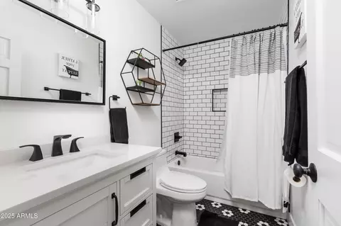 Bath - 222 E Danbury Rd, Phoenix, AZ 85022 photo 3 of 3
