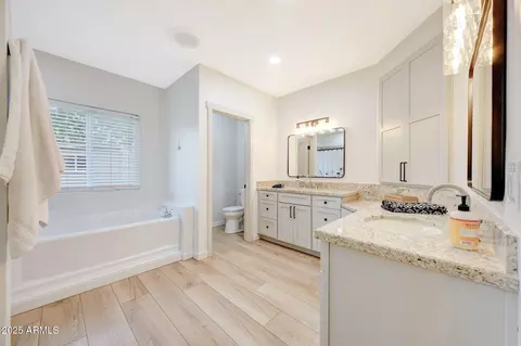 Bath - 306 E Sarah Ln, Tempe, AZ 85284 photo 1 of 4