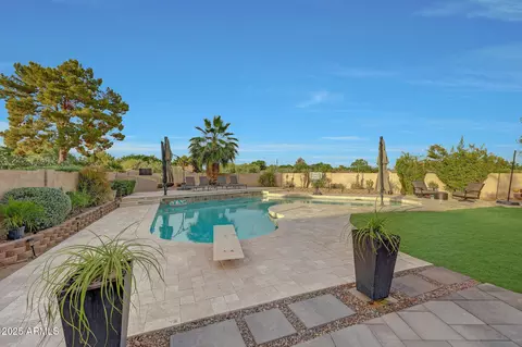 Exterior - 306 E Sarah Ln, Tempe, AZ 85284 photo 5 of 46