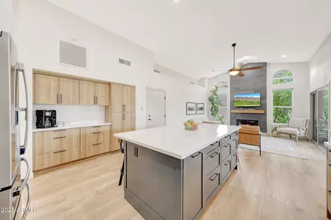 Kitchen - 306 E Sarah Ln, Tempe, AZ 85284 photo 5 of 6