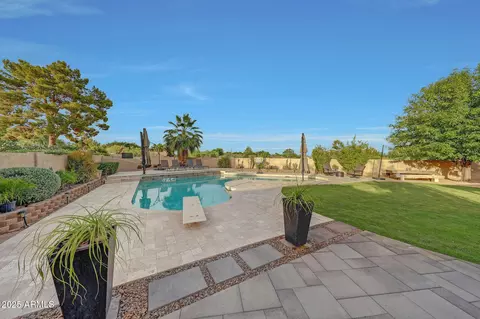 Exterior - 306 E Sarah Ln, Tempe, AZ 85284 photo 4 of 46