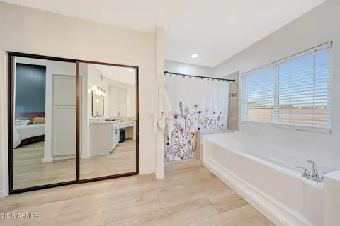 Bath - 306 E Sarah Ln, Tempe, AZ 85284 photo 2 of 4