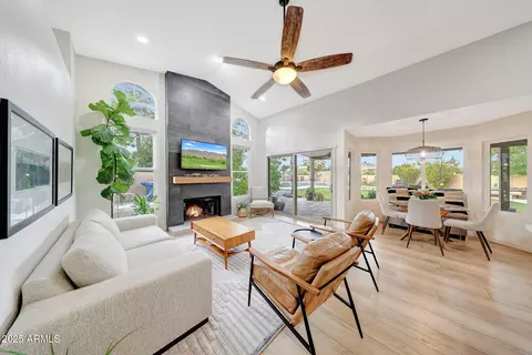 Living - 306 E Sarah Ln, Tempe, AZ 85284 photo 1 of 2