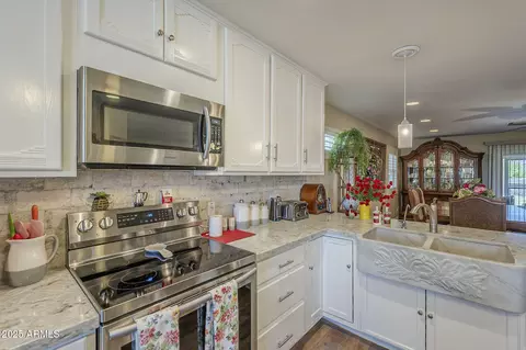 Kitchen - 5742 E 20th Ave, Apache Junction, AZ 85119 photo 2 of 5