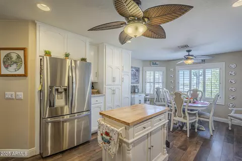 Kitchen - 5742 E 20th Ave, Apache Junction, AZ 85119 photo 4 of 5