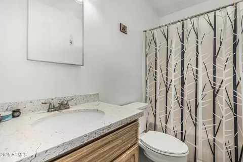 Bath - 3208 W Wagoner Rd, Phoenix, AZ 85053 photo 2 of 2