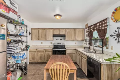 Kitchen - 3208 W Wagoner Rd, Phoenix, AZ 85053 photo 1 of 3