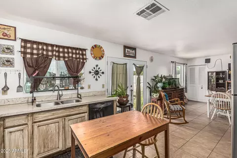 Kitchen - 3208 W Wagoner Rd, Phoenix, AZ 85053 photo 2 of 3