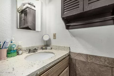 Bath - 3208 W Wagoner Rd, Phoenix, AZ 85053 photo 1 of 2