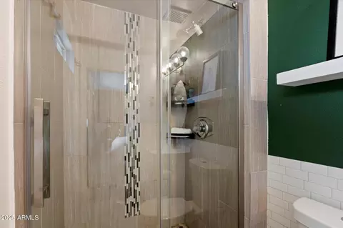 Bath - 4136 Eugie Ave, Phoenix, AZ 85032 photo 1 of 4