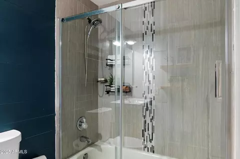 Bath - 4136 Eugie Ave, Phoenix, AZ 85032 photo 4 of 4