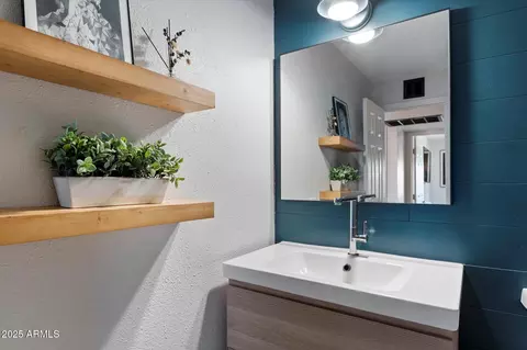 Bath - 4136 Eugie Ave, Phoenix, AZ 85032 photo 3 of 4