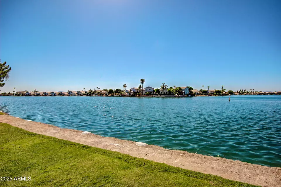 View/Area - 8628 W Maui Ln, Peoria, AZ 85381 photo 4 of 8