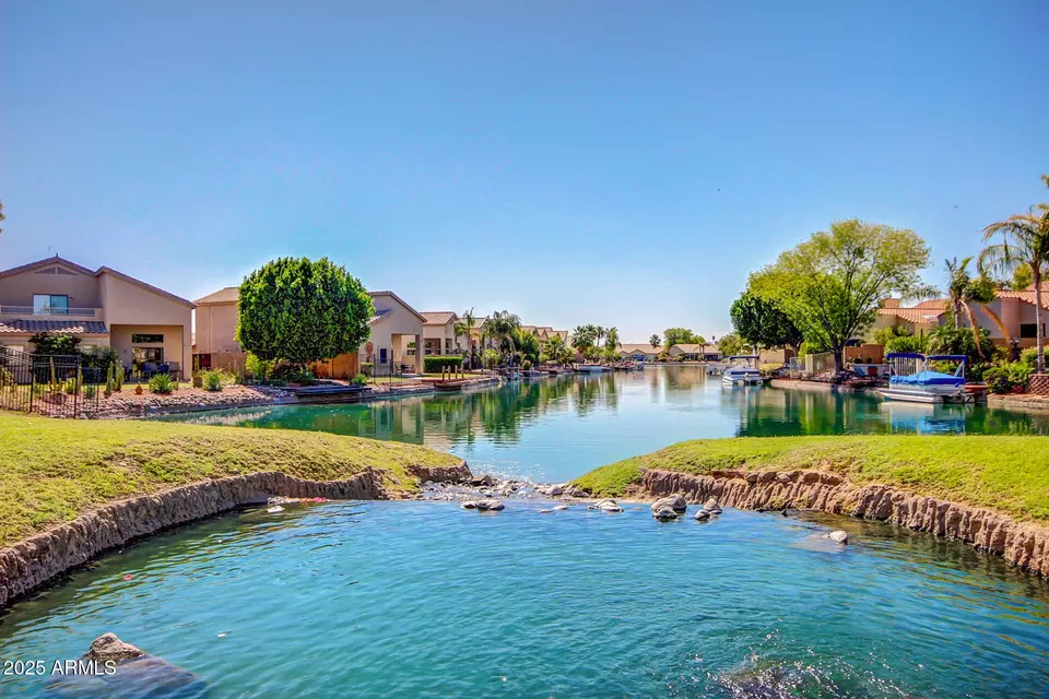 View/Area - 8628 W Maui Ln, Peoria, AZ 85381 photo 2 of 8