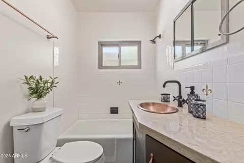 Bath - 1545 E Christy Dr, Phoenix, AZ 85020 photo 3 of 3