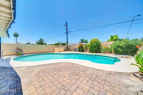 Exterior - 6808 N 11th St, Phoenix, AZ 85014 photo 3 of 12