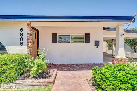 Exterior - 6808 N 11th St, Phoenix, AZ 85014 photo 2 of 12