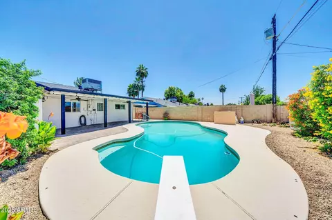 Exterior - 6808 N 11th St, Phoenix, AZ 85014 photo 4 of 12