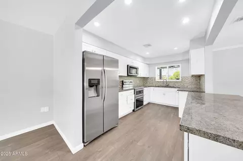 Kitchen - 6808 N 11th St, Phoenix, AZ 85014 photo 2 of 2
