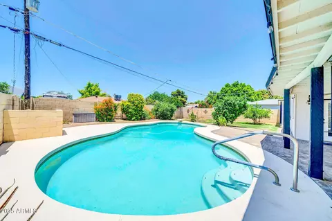 Exterior - 6808 N 11th St, Phoenix, AZ 85014 photo 7 of 12