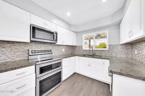 Kitchen - 6808 N 11th St, Phoenix, AZ 85014 photo 1 of 2