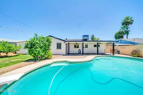 Exterior - 6808 N 11th St, Phoenix, AZ 85014 photo 5 of 12