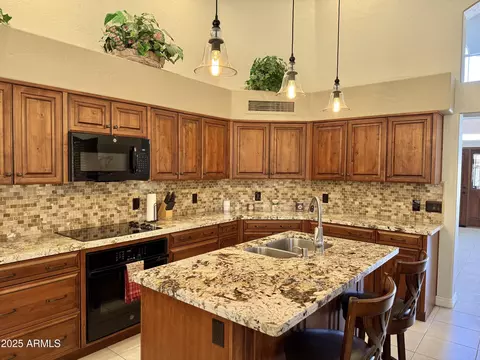 Kitchen - 16242 S 12th Pl, Phoenix, AZ 85048 photo 1 of 7