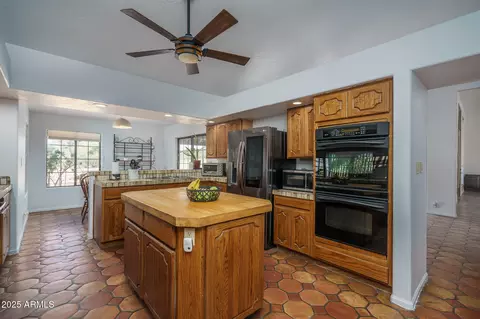 Kitchen - 15 E Briles Rd, Phoenix, AZ 85085 photo 3 of 3