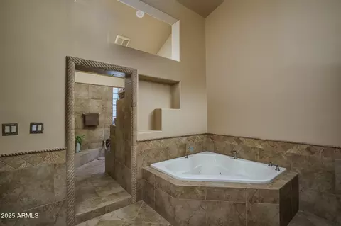 Bath - 15 E Briles Rd, Phoenix, AZ 85085 photo 2 of 7