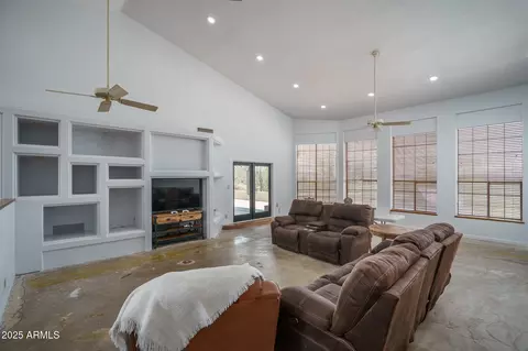 Living - 15 E Briles Rd, Phoenix, AZ 85085 photo 2 of 4