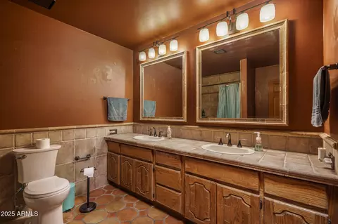 Bath - 15 E Briles Rd, Phoenix, AZ 85085 photo 7 of 7