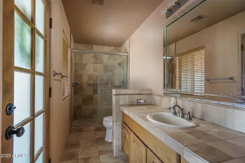 Bath - 15 E Briles Rd, Phoenix, AZ 85085 photo 6 of 7
