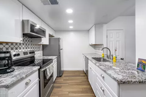 Kitchen - 1032 E Redfield Rd, Tempe, AZ 85283 photo 2 of 3